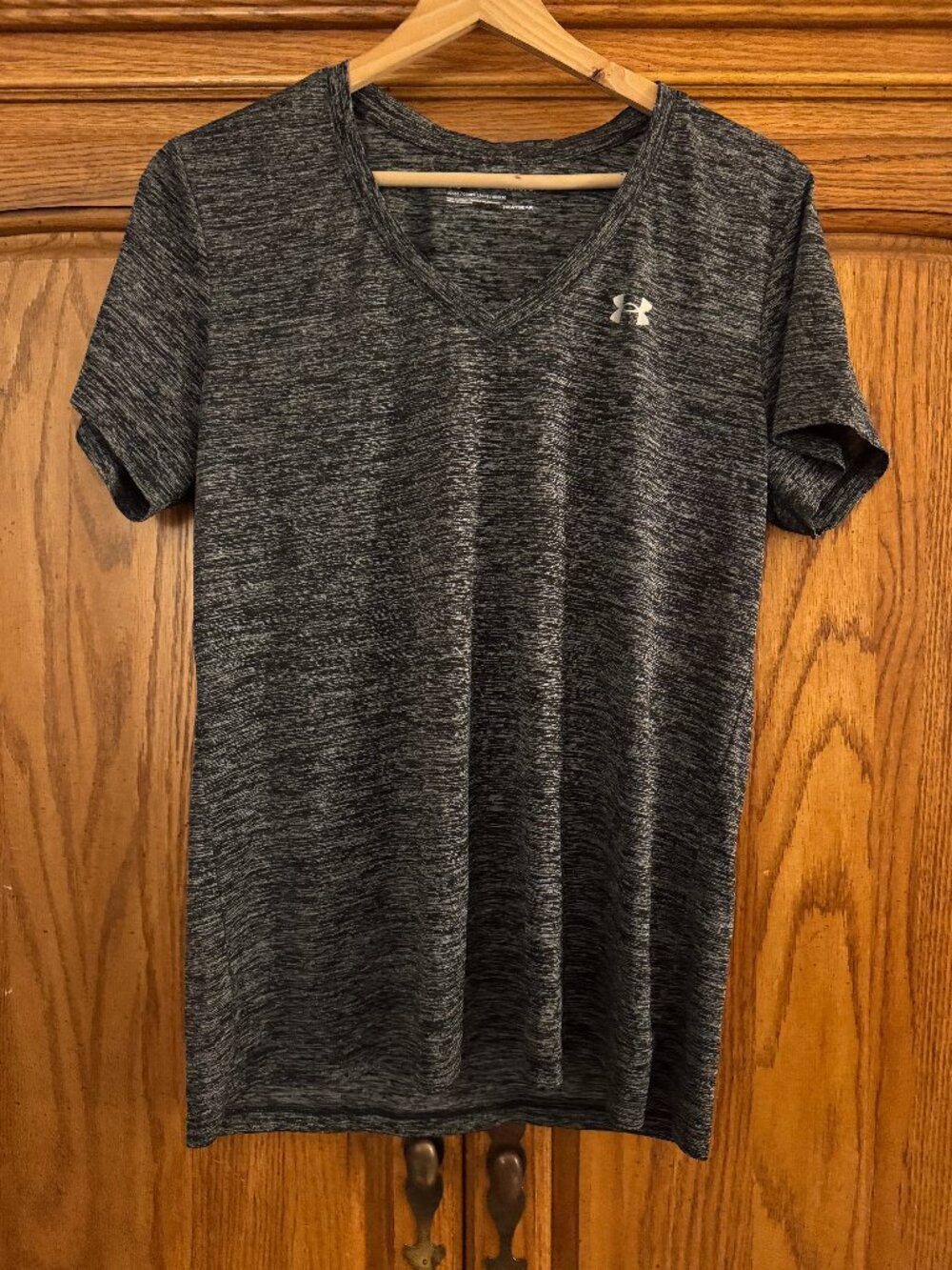 Under Armour HeatGear Women's Short Sleeve V-Neck Heathered Dark Gray T-Shirt